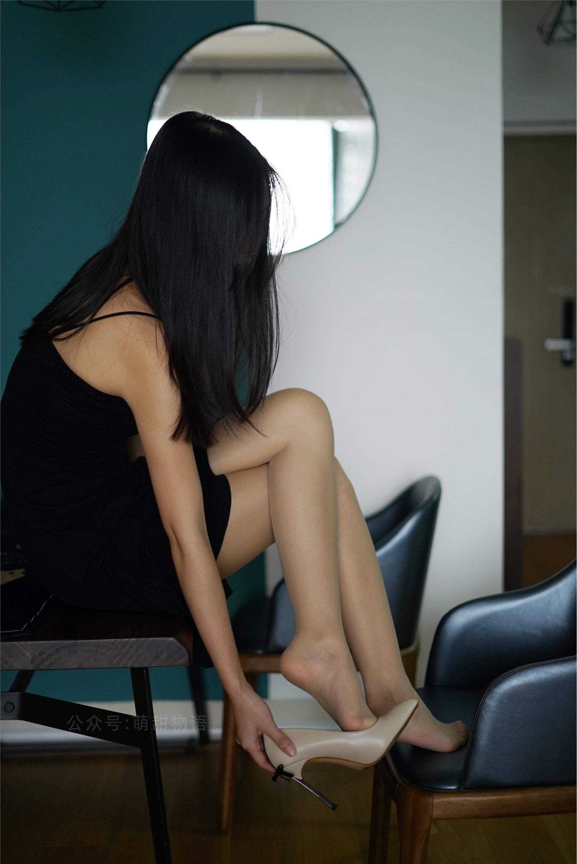 萌甜物语 XM127《黑色开衩裙-苏苏》